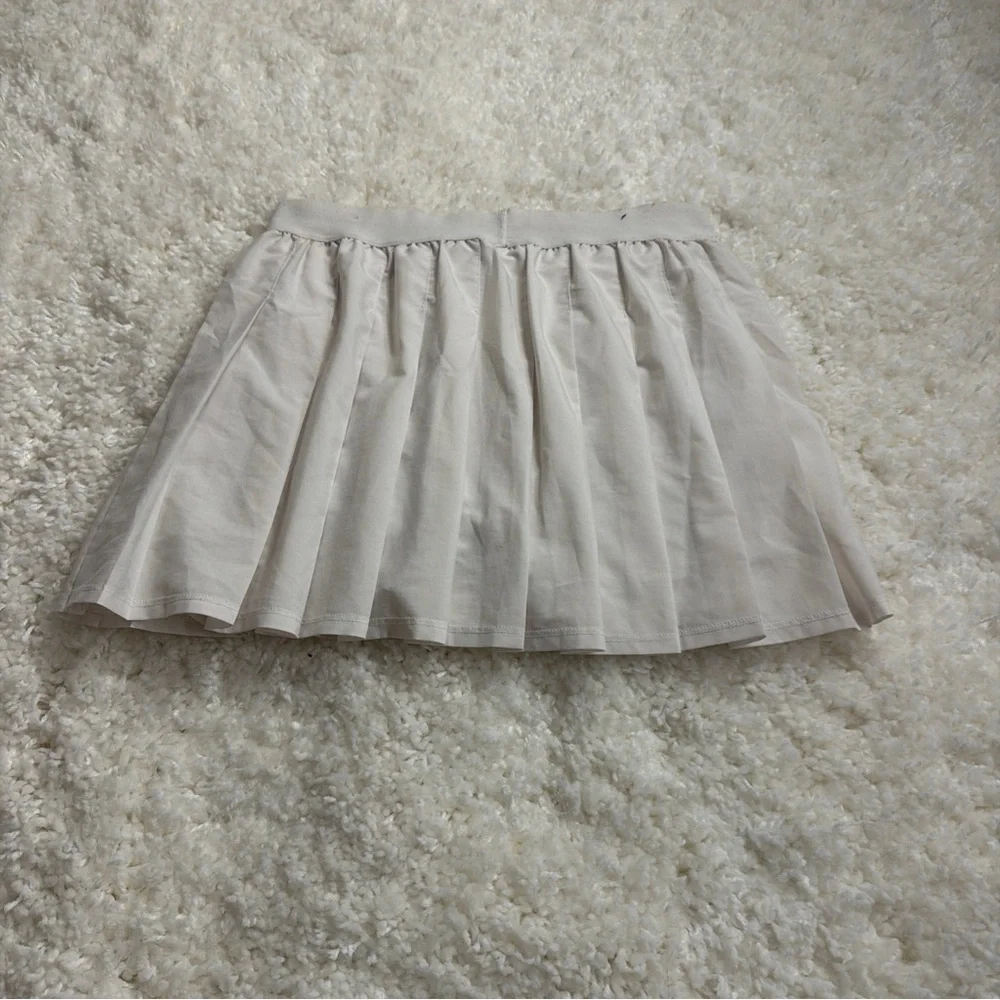 ALO Yoga Women's Light white Pleated Mini Skirt